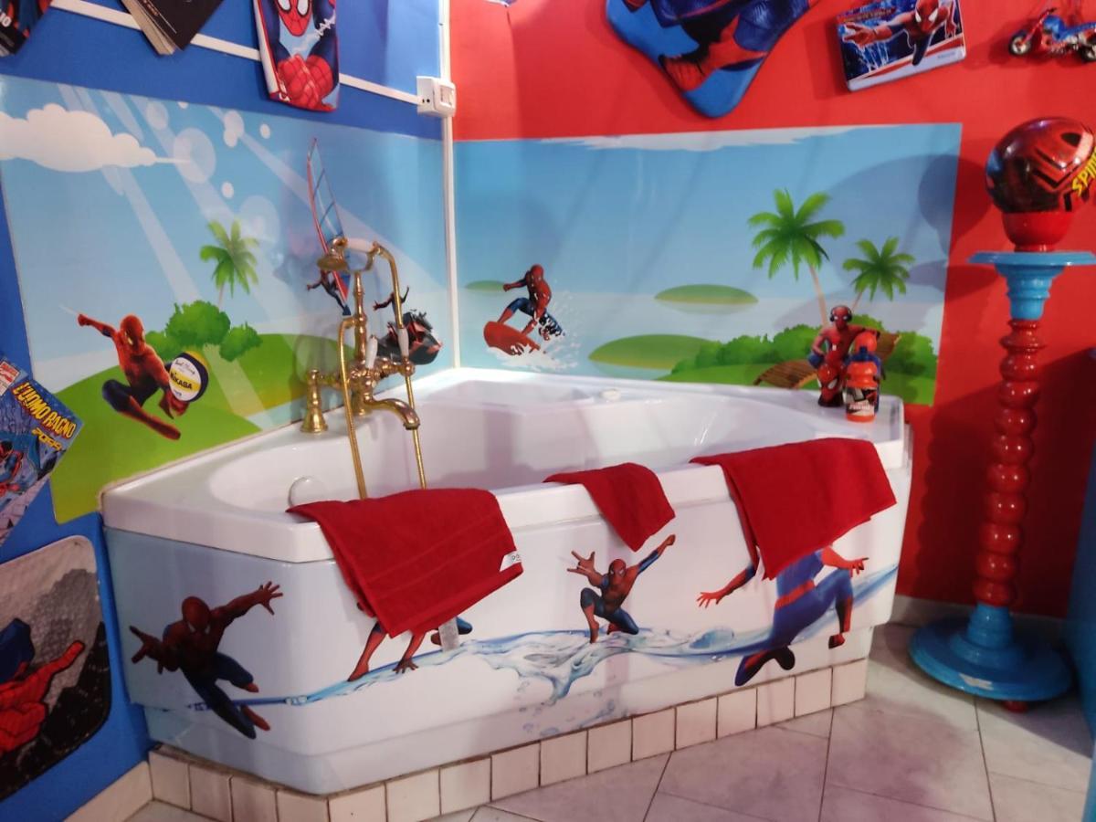 Spiderman House Hotel คาตาเนีย ภายนอก รูปภาพ