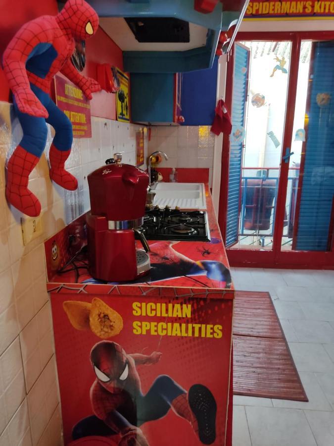 Spiderman House Hotel คาตาเนีย ภายนอก รูปภาพ